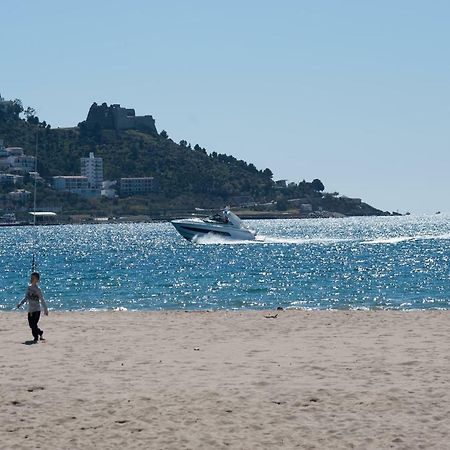 Apartamento A Pie De Playa, Climatizado Y Parking Roses Bagian luar foto